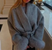 Krótki płaszcz, sztuczne futerko na rękawach, szary NOWY 