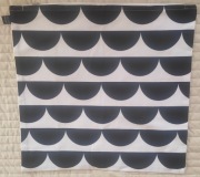 Biało-czarna, nowa poszewka z grubego płótna 47 x 49 cm, zapinana na zamek