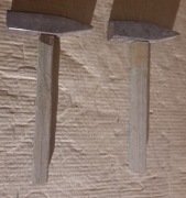 Mlotek z drewniana raczka