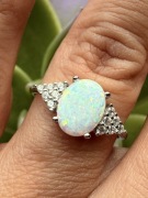 Piękny srebrny 925 pierścionek z opalem i cyrkoniami