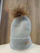 Czapka jenot naturalny pompon szara