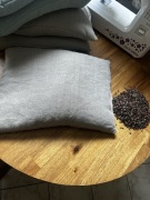 Poduszka lniana z wypełnieniem z łuski gryki.