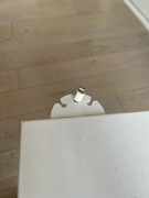 Organizer na kable / uchwyt na przewody na biurko