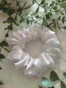 Gumka do włosów typu Scrunchies Biała Slim 