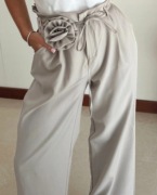 Jasno szare spodnie widge leg wysoki stan róża