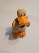 Figurka Kaczka z Plecakiem – Rustykalna Dekoracja 11 cm