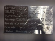 Etykiety opisowe dla przycisków IQ8, białe napisy