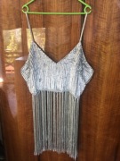 Top cekinowy z długimi frędzlami