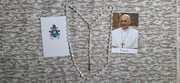 Różaniec papieski ofiarowany i poświęcony przez Papieża Franciszka