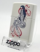 Zapalniczka ZIPPO Unikat z nawiedzonym wzorem wytatuowanej nagiej kobiety