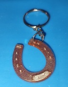 Niewielki brelok podkowa na szczęście - z żywicy epoksydowej 