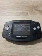 Gameboy Advance z grą Pokemon Fire Red