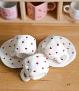 Filiżanka ze spodkiem biała w czerwone serduszka serca 200 ml Nowa