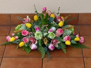 Kompozycja wiosenna nagrobna robiona ręcznie 