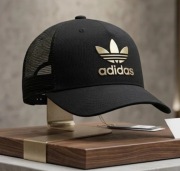 Czarna czapka z daszkiem Adidas złote logo truckerka siatka Y2K