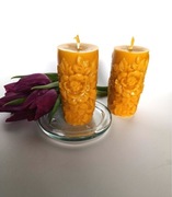 Świeca walec z kwiatkiem z wosku pszczelego