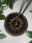 Okrągła podstawka pod kadzidło ze słońcem