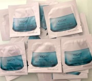 Vichy Mineral 89 bogaty krem nawilżająco-odbudowujący 72h  30 szt x 1,5 ml