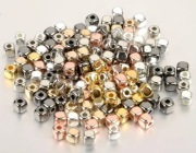 100 sztuk 4mm kwadratowe koraliki