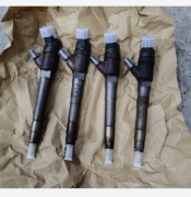 Wtryskiwacze Fiat Iveco 504389548 0445110418