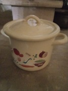 Garnek z pokrywką średnica 15 cm.- na kuch.gaz. i elektryczną - poj.2 l.