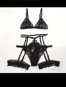 Ekskluzywny komplet bielizny koronkowej 3cz czarny z paskami