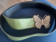 Damski pasek zielony z klamrą motyl
