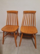 Dwa krzesła drewniane, szczebelkowe, typ A-5910