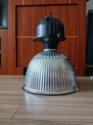 Industrialna lampa wisząca - przemysłowa z dużym kloszem 