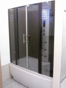 Wolnostojąca zabudowana wanna z hydromasażem