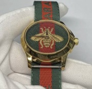 Gucci G-Timeless Bee 38mm Złoty PVD Tarcza z Haftowaną Pszczołą Web