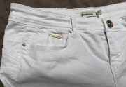 Białe jeansy Stradivarius skinny niski stan biodrówki rozmiar 38/40