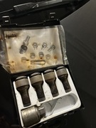 AUDI 4F0071455 złodziejki śruby zabezpieczające 