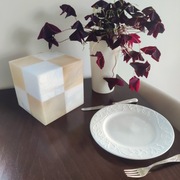 Lampa z alabastru w szachownicę