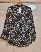 czarna bluzka beloved w kwiatki, tunika z dłuższym tyłem – M/L