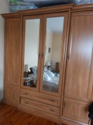 Szafa czterodrzwiowa z lustrami