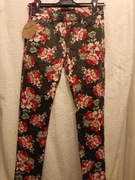 Place de jour: czarne w róże jeansy 36 