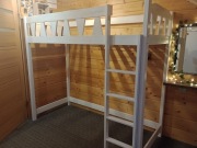 Łóżko dziecięce na antresoli