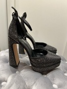Buty na słupku, z konturem i z cekinami czarne :)