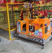 Koparka z wrzutnikiem monet