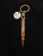 Breloczek z łuski z monetą