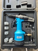 Nitownica pneumatyczna do nitonakrętek Rivol-t10