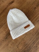 Ciepła biała czapka z wełną Merino handmade