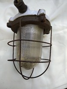 Stara lampa wisząca z czasów PRL-u 