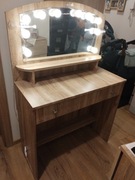 Toaletka z oświetleniem 