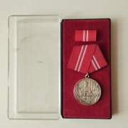 DDR Medal za 15 lat służby w Kampfgruppen - Srebrny, Etui, Oryginał