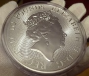 Srebrna moneta kolekcjonerska Lion of England 10 uncji 0,311kg 8,9 cm 2022