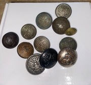 Stare guziki wojskowe płaszcza 