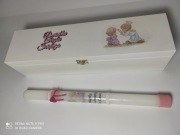 Świeca do chrztu w drewnianej skrzynce