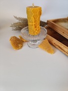 Świeca walec z pszczołą z wosku pszczelego